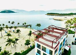 Cozy Front Beach House wid Private Beach