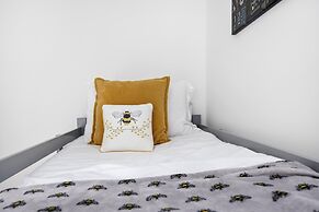 Queens Mile 1 With Free Parking By My Getaways