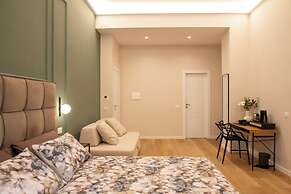 Suite 33