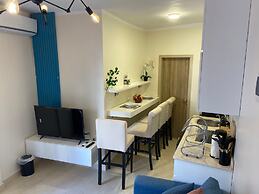 Chic Stylish Spacious Apt Poolside, Smarttv & Wifi