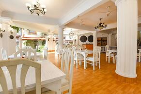 FabHotel Emerald Highland
