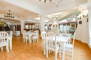 FabHotel Emerald Highland