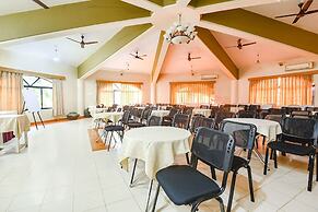 FabHotel Emerald Highland