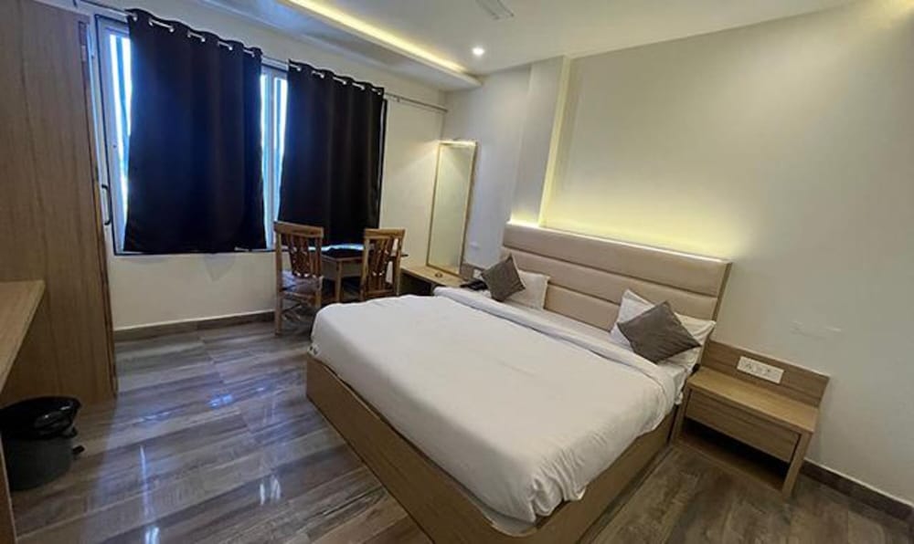 FabHotel Prakash