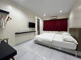OYO 90994 Hotel Golden Mouse