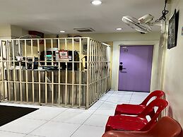 OYO 90994 Hotel Golden Mouse