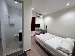 OYO 90994 Hotel Golden Mouse