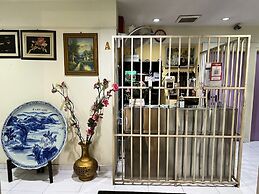 OYO 90994 Hotel Golden Mouse