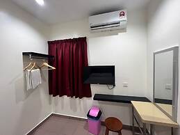 OYO 90994 Hotel Golden Mouse