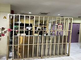 OYO 90994 Hotel Golden Mouse
