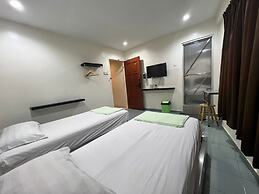 OYO 90994 Hotel Golden Mouse