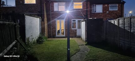 3 Bed House Sleeps 5 - Parking, Garden, Pets