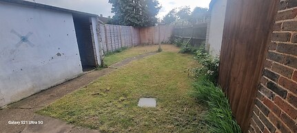 3 Bed House Sleeps 5 - Parking, Garden, Pets