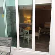 Arqu Medes Space 2bdr Studio Connecting Room