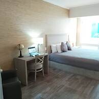 Arqu Medes Space 2bdr Studio Connecting Room