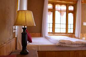 Tirthan Village Resort