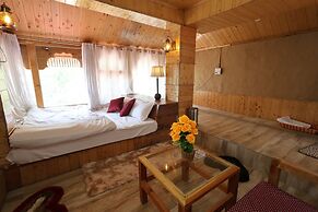Tirthan Village Resort