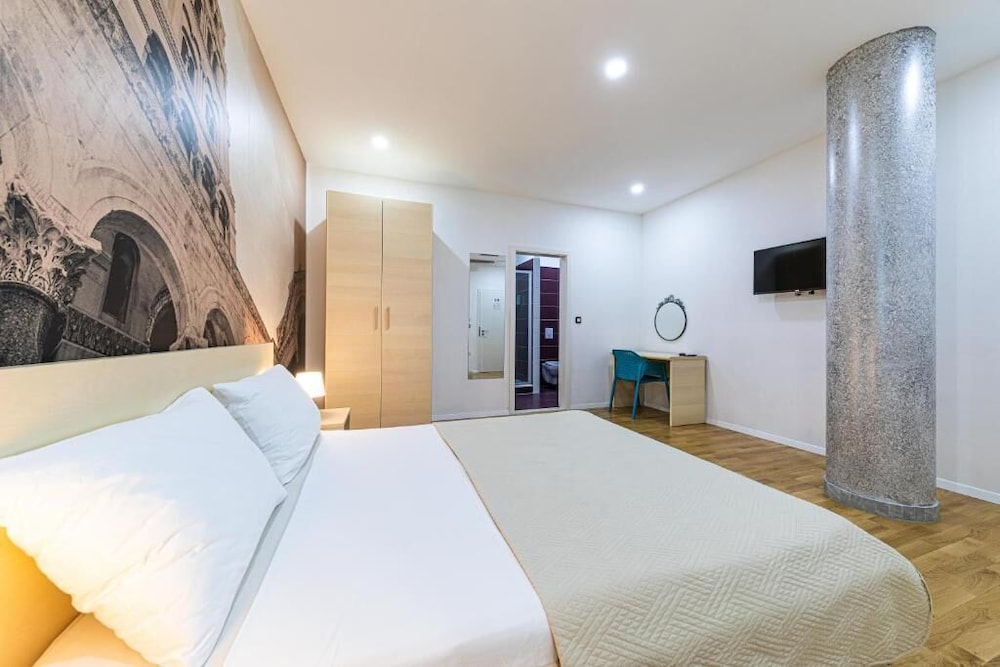SPLIT CITY ROOMS