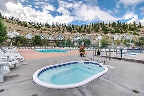 La Casa Lakeside Resort