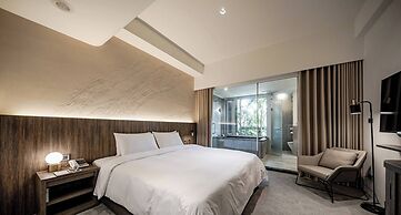 Crownshine Resort