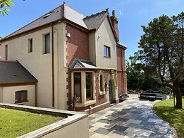 Seaside Retreat at Port Talbot