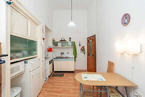 Two Stars Two Beds Downtown Apartment