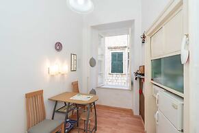 Two Stars Two Beds Downtown Apartment