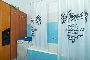 Two Stars Two Beds Downtown Apartment
