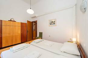 Two Stars Two Beds Downtown Apartment