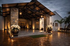 La’ Dukes Resort