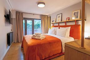 Zorba&Bond Hotel on the 8th