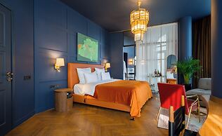 Zorba&Bond Hotel on the 8th