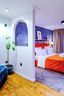 Zorba&Bond Hotel on the 8th