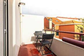 Acm032 Spacious 1BD +balcony