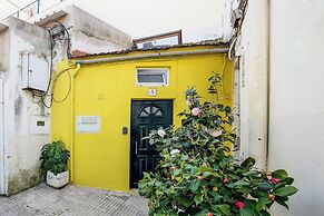 Real01 · Tiny Little Home in the City Centre