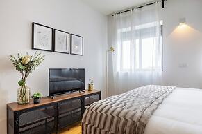 Dima01 · Elegant Studio Next to Praça dos Poveiros
