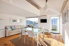 Flora5  flora Apartments, Duplex w/ Balcony +AC
