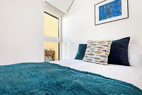 Flora5  flora Apartments, Duplex w/ Balcony +AC