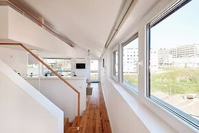 Flora5  flora Apartments, Duplex w/ Balcony +AC