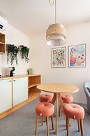 Alegr3 · Trendy & Charming Apartment