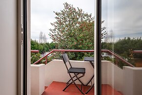 Acm034 Bombarda Homes, Spacious 1BR w/ Balcony