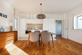 Acm034 Bombarda Homes, Spacious 1BR w/ Balcony