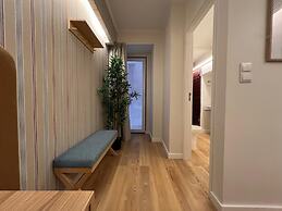 Santos · Designer Retreat: 1 Bedroom apt