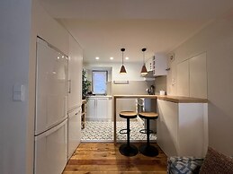 Santos · Designer Retreat: 1 Bedroom apt