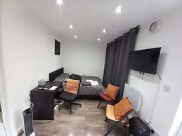 Cosy 1-bed Studio in Northolt