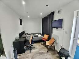 Cosy 1-bed Studio in Northolt