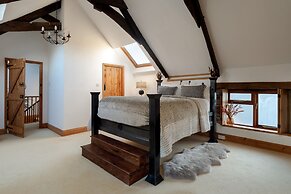Old Coach House in Berry Pomeroy