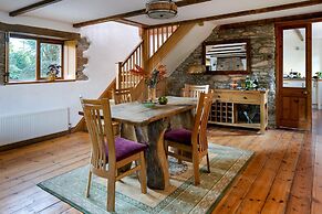Old Coach House in Berry Pomeroy