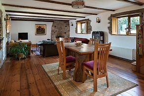 Old Coach House in Berry Pomeroy