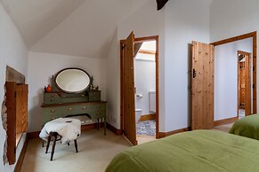 Old Coach House in Berry Pomeroy